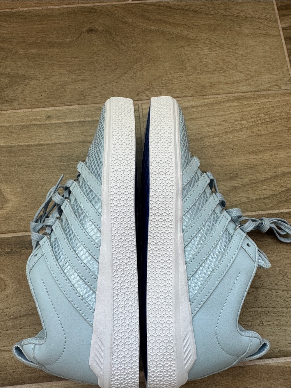BRAND NEW K SWISS WHITE/BLUE SNEAKERS SIZE 8.5